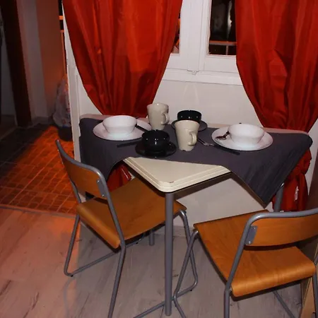 Amazing 10 Minutes Walk Center Apartment *